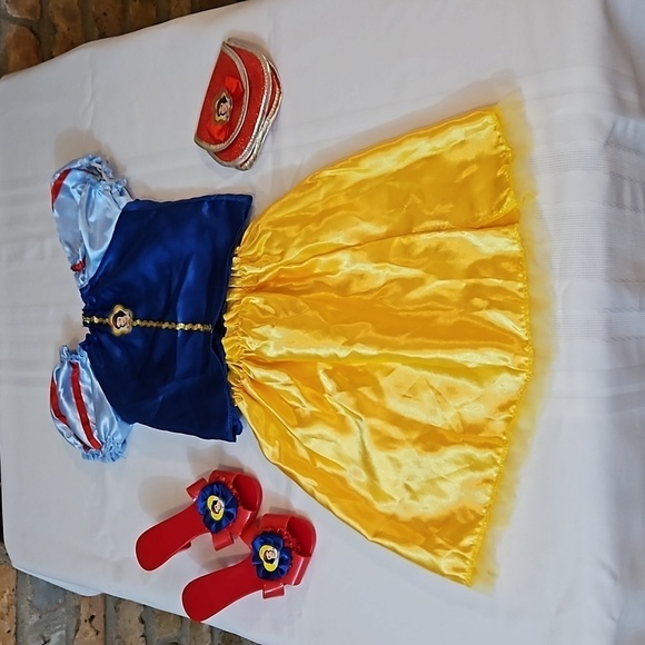 Disney's Snow White Child's Costume size 4-6x - Picture 3 of 11